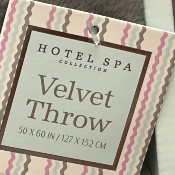 Velvet Robe, throw and mask gift set NWT - Picture 3 of 4